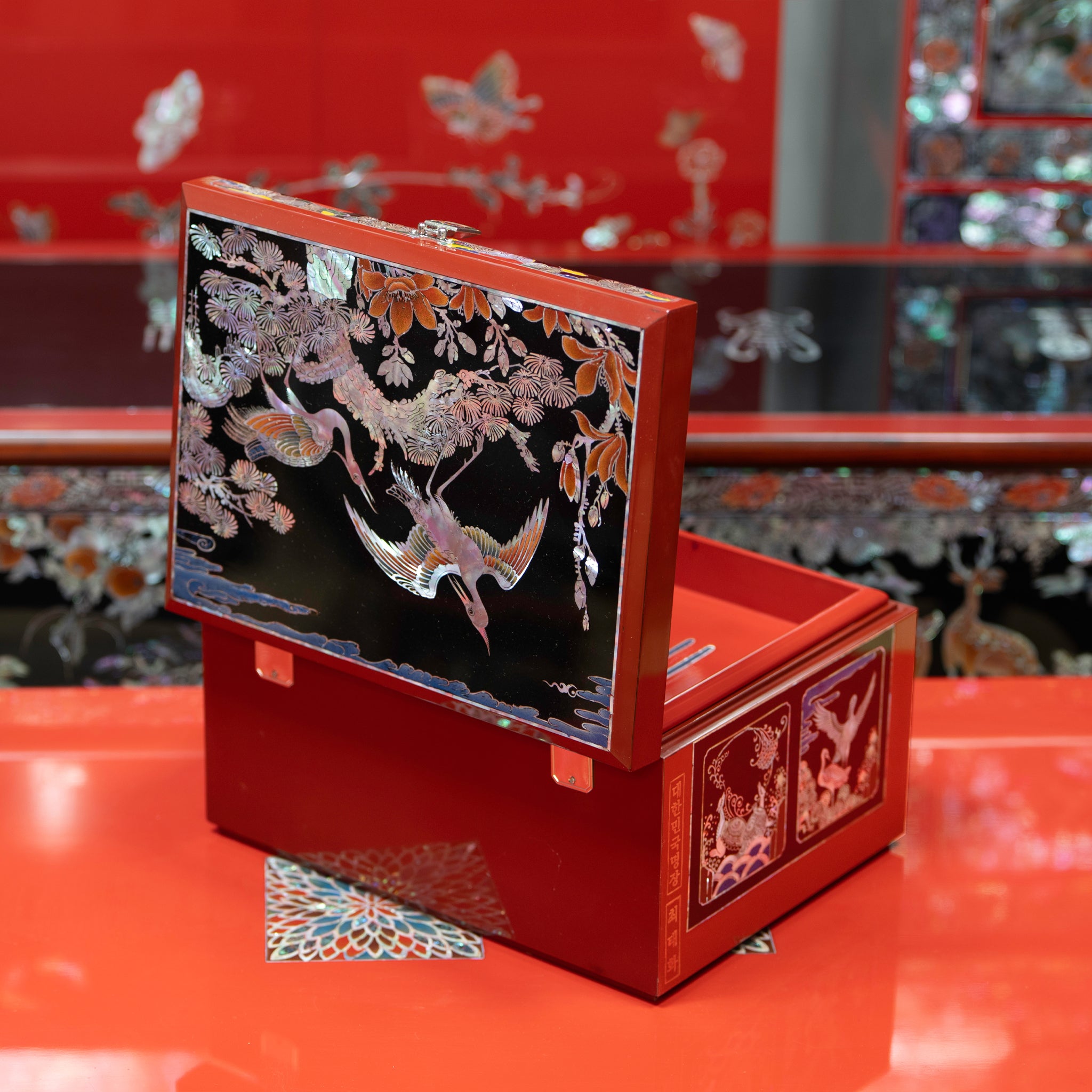 Mother-of-Pearl Inlaid Lacquer Box with Cranes and Pines