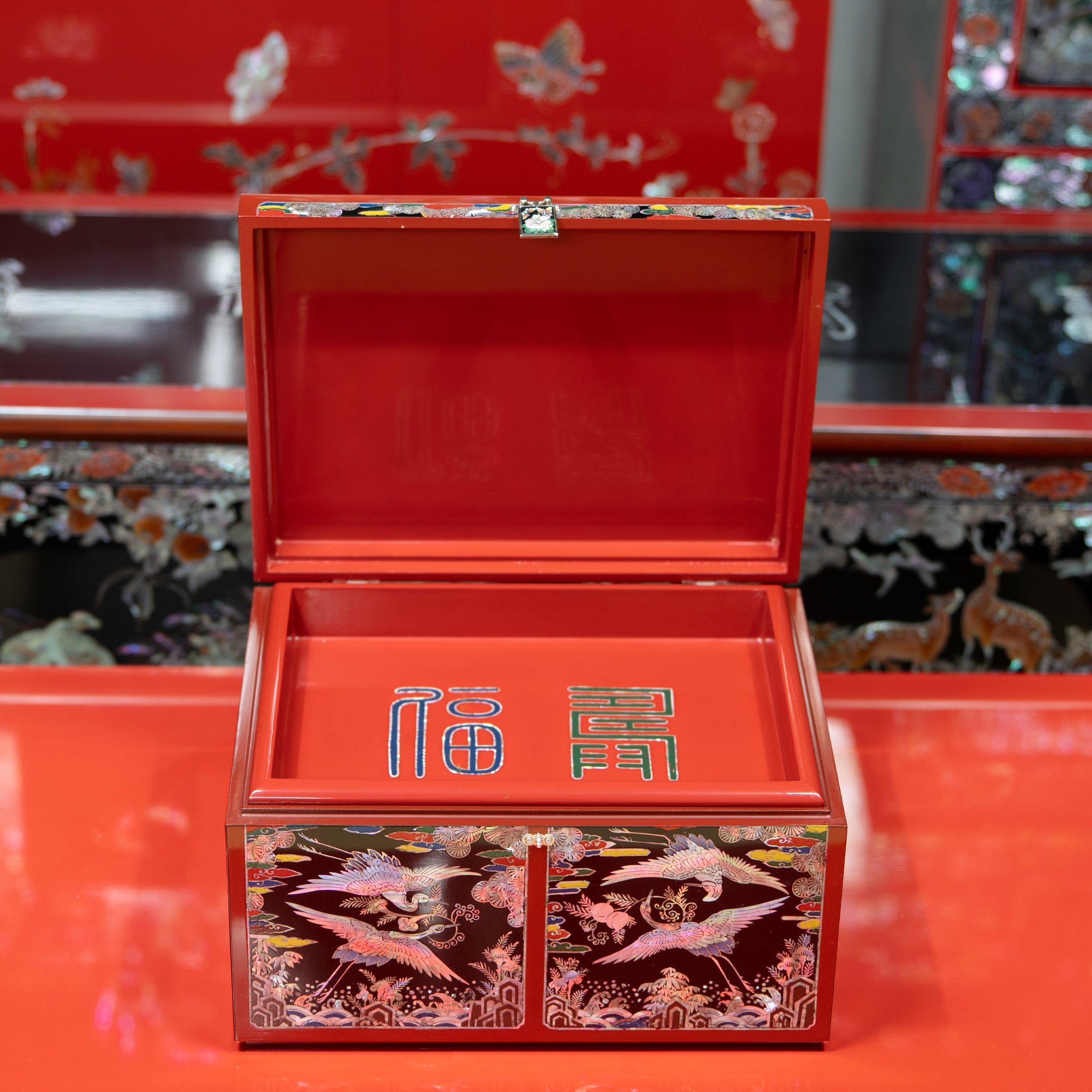 Mother-of-Pearl Inlaid Lacquer Box with Cranes and Pines