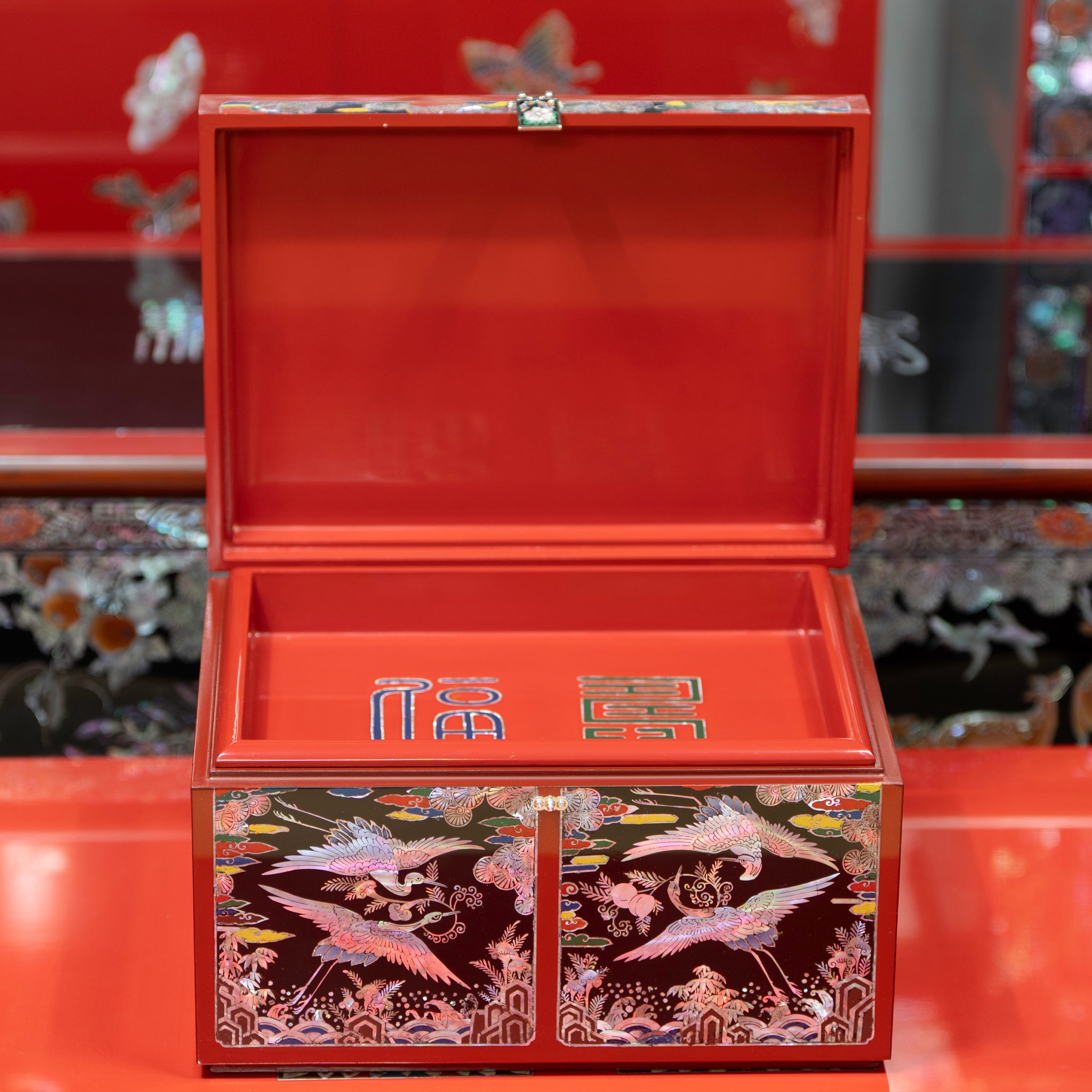Mother-of-Pearl Inlaid Lacquer Box with Cranes and Pines