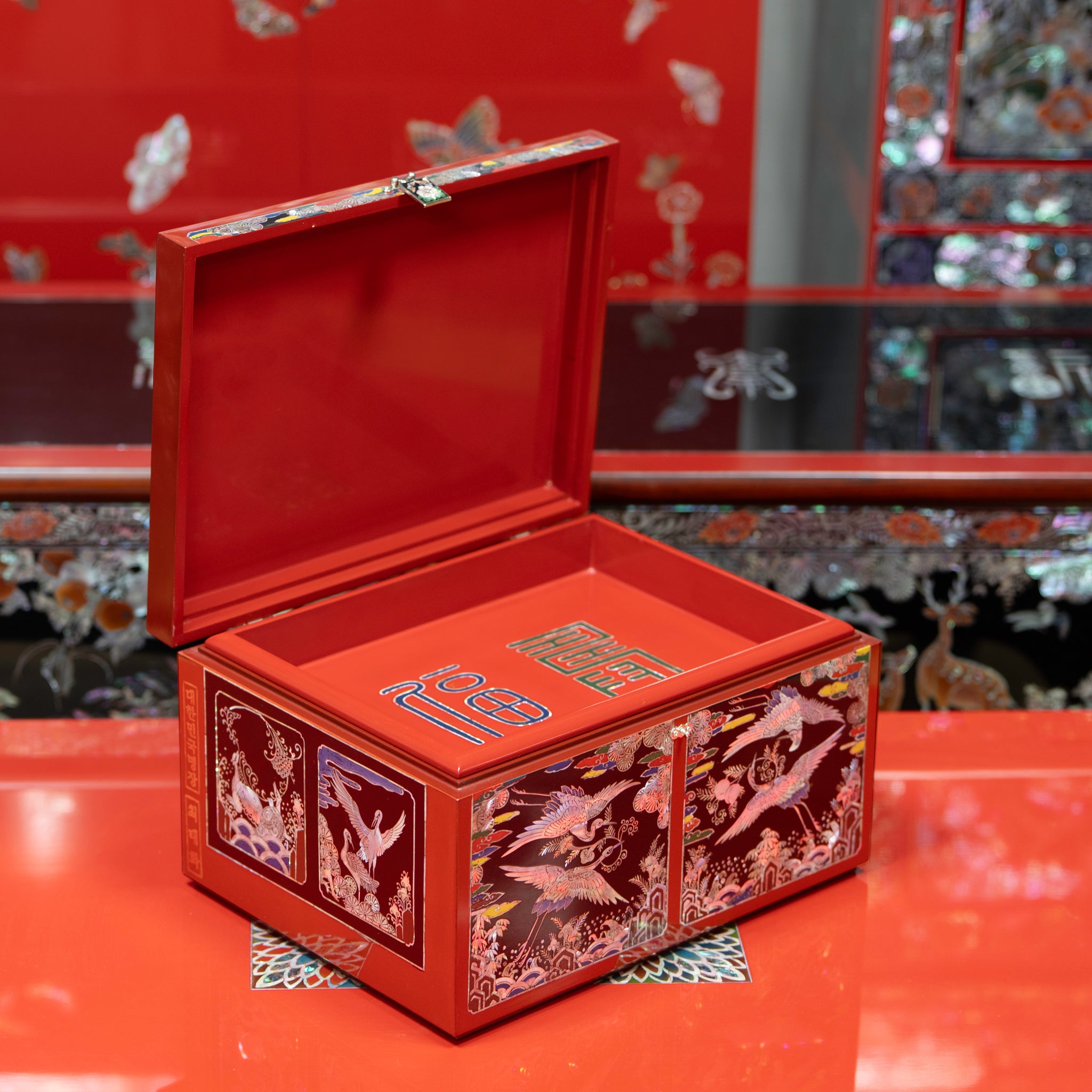 Mother-of-Pearl Inlaid Lacquer Box with Cranes and Pines