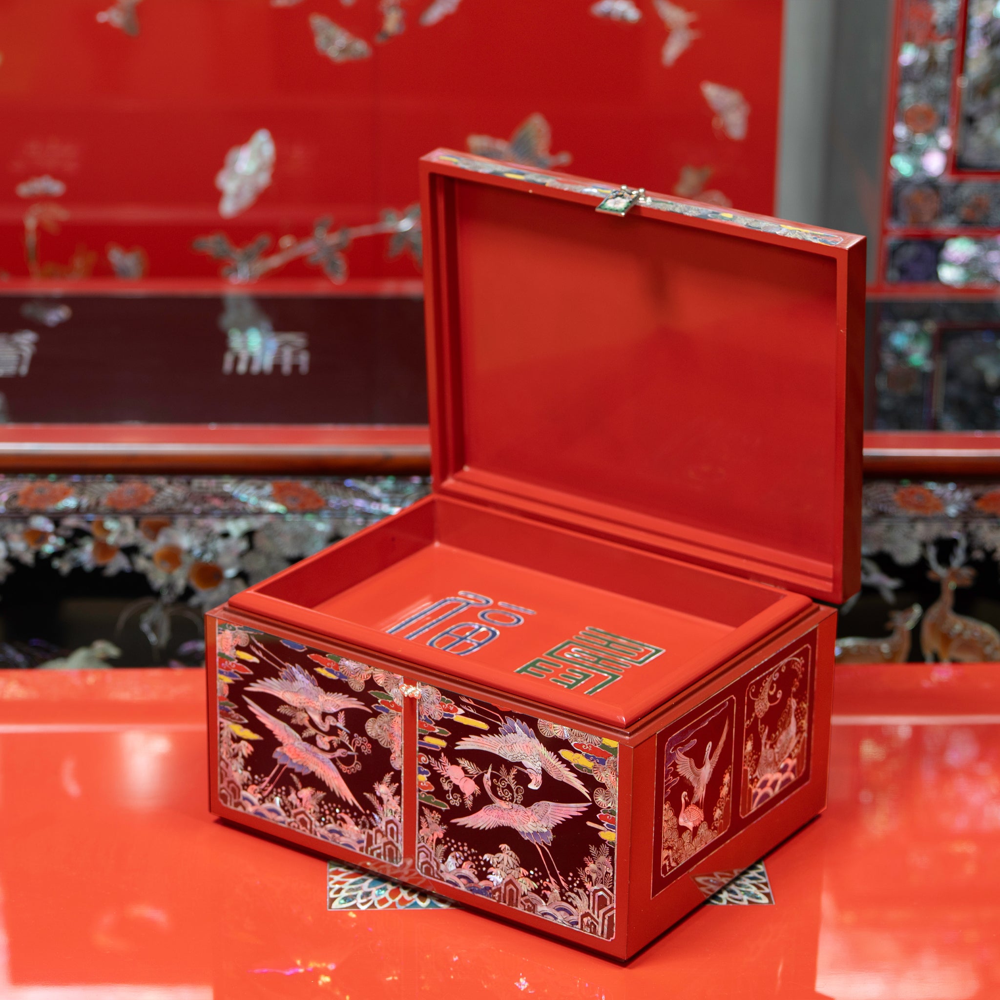 Mother-of-Pearl Inlaid Lacquer Box with Cranes and Pines