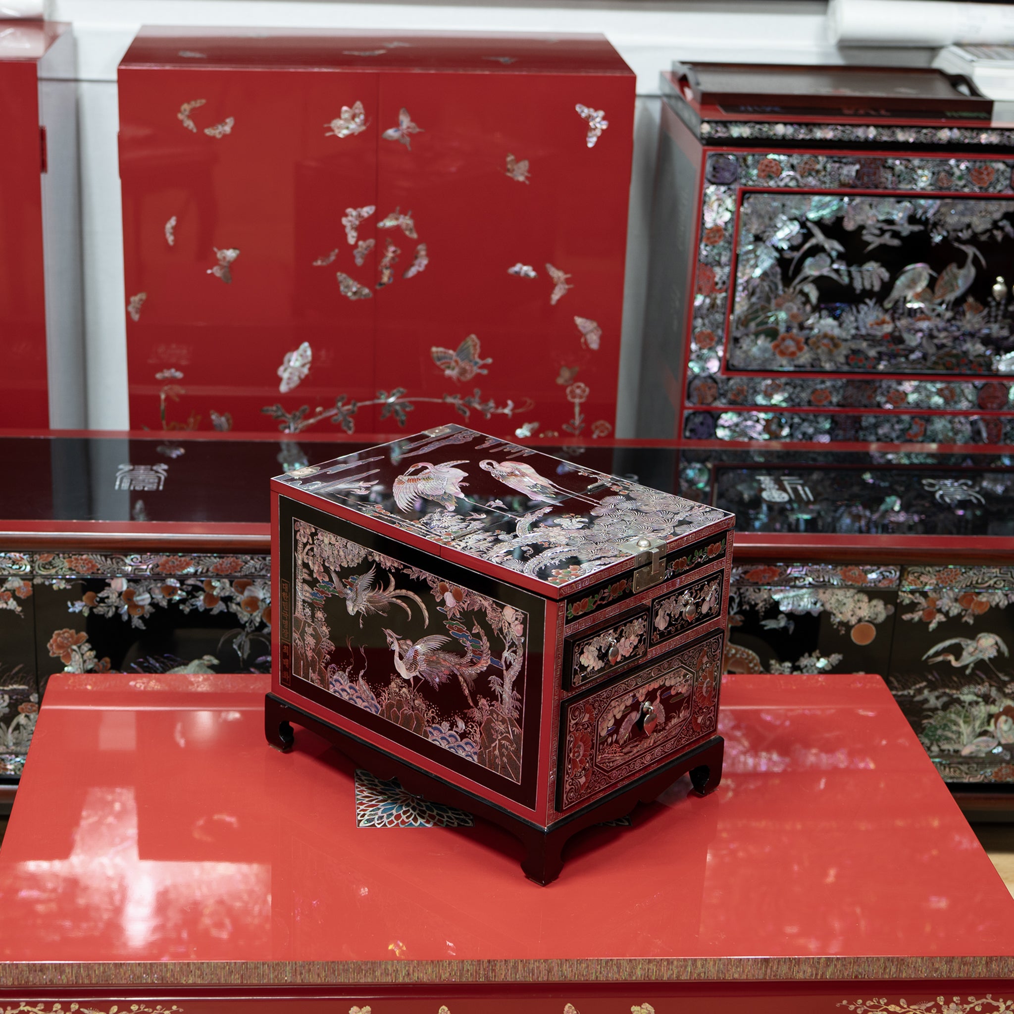 Mother-of-Pearl 'Gyeongdae' Vanity Chest