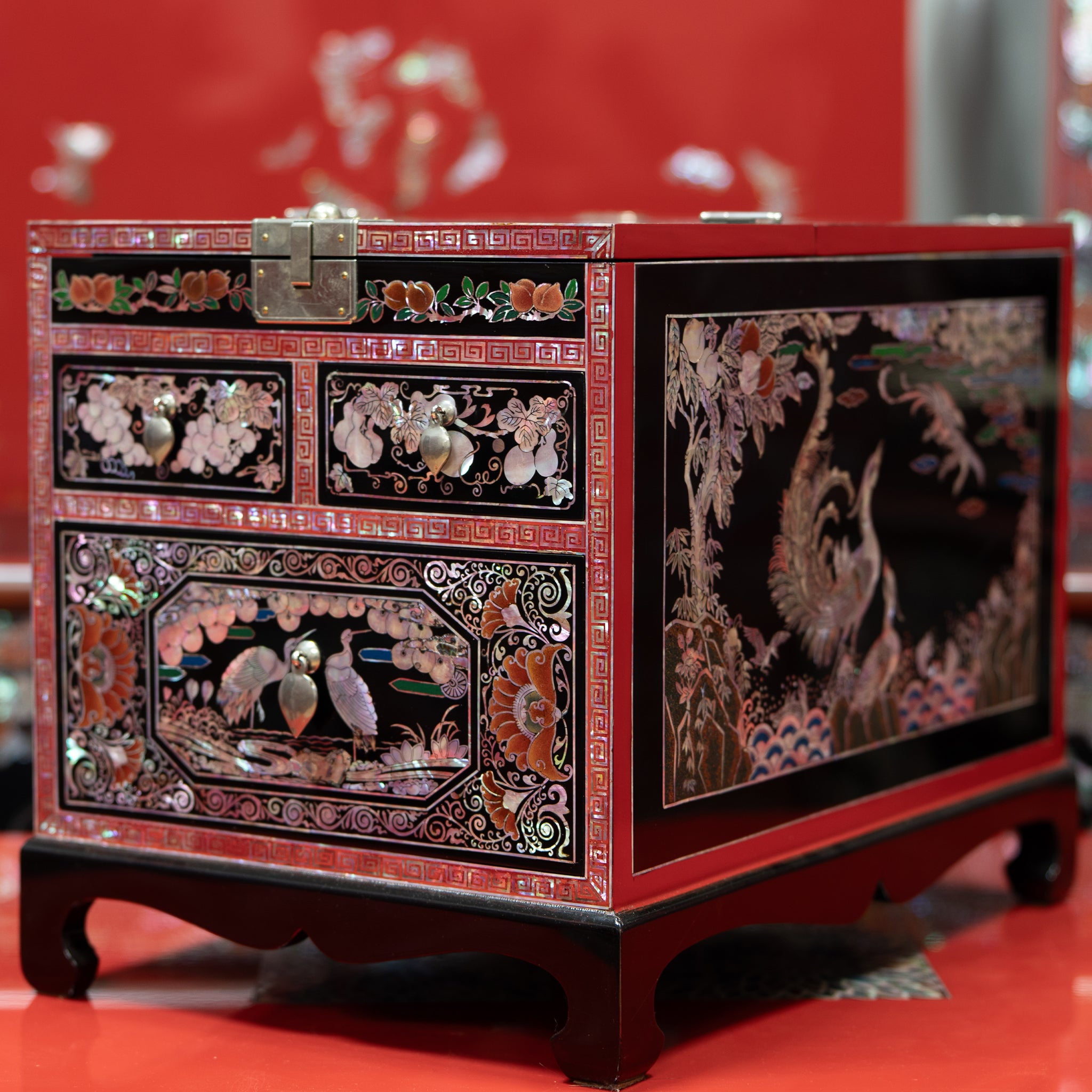 Mother-of-Pearl 'Gyeongdae' Vanity Chest