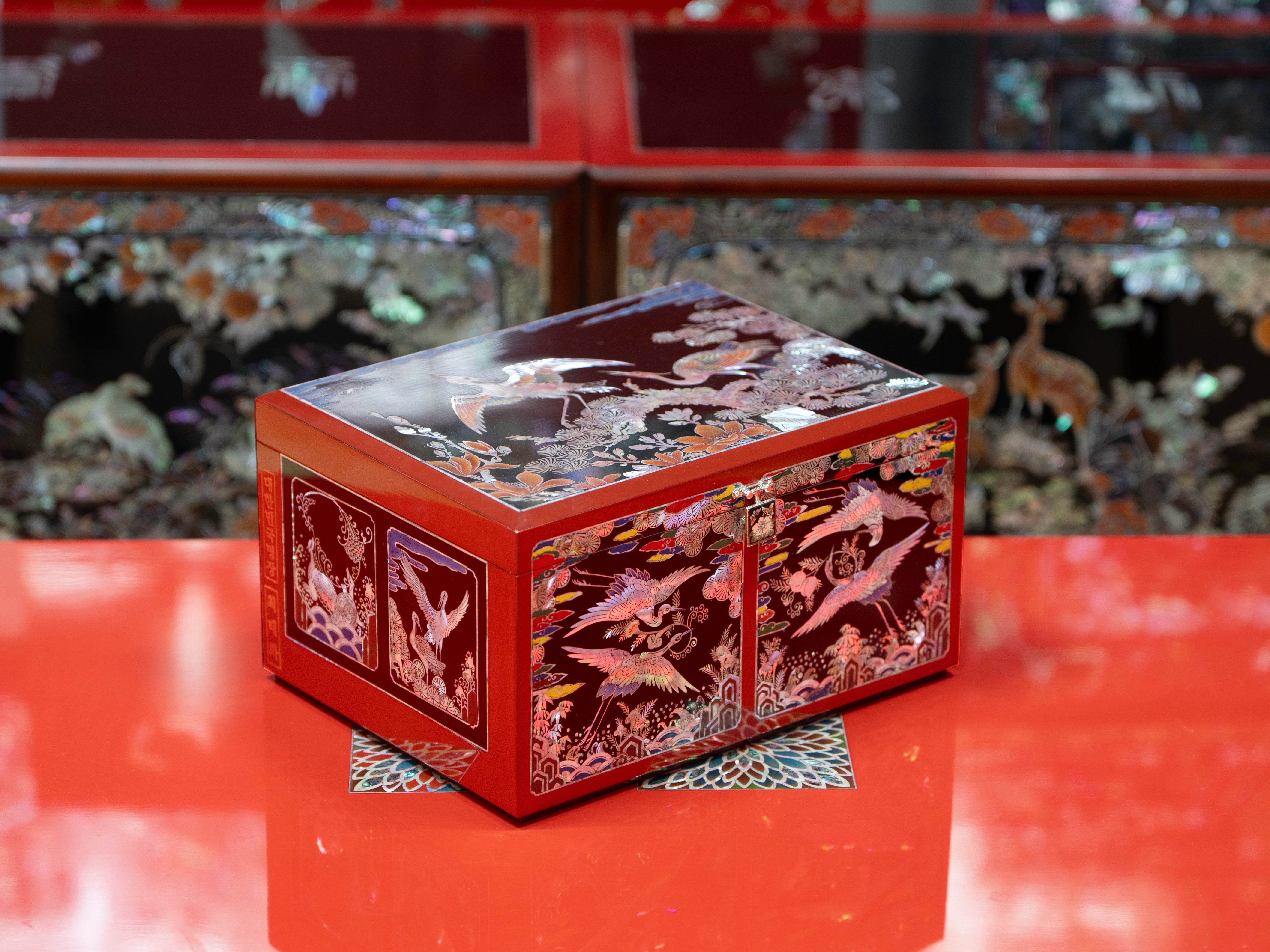 Mother-of-Pearl Inlaid Lacquer Box with Cranes and Pines
