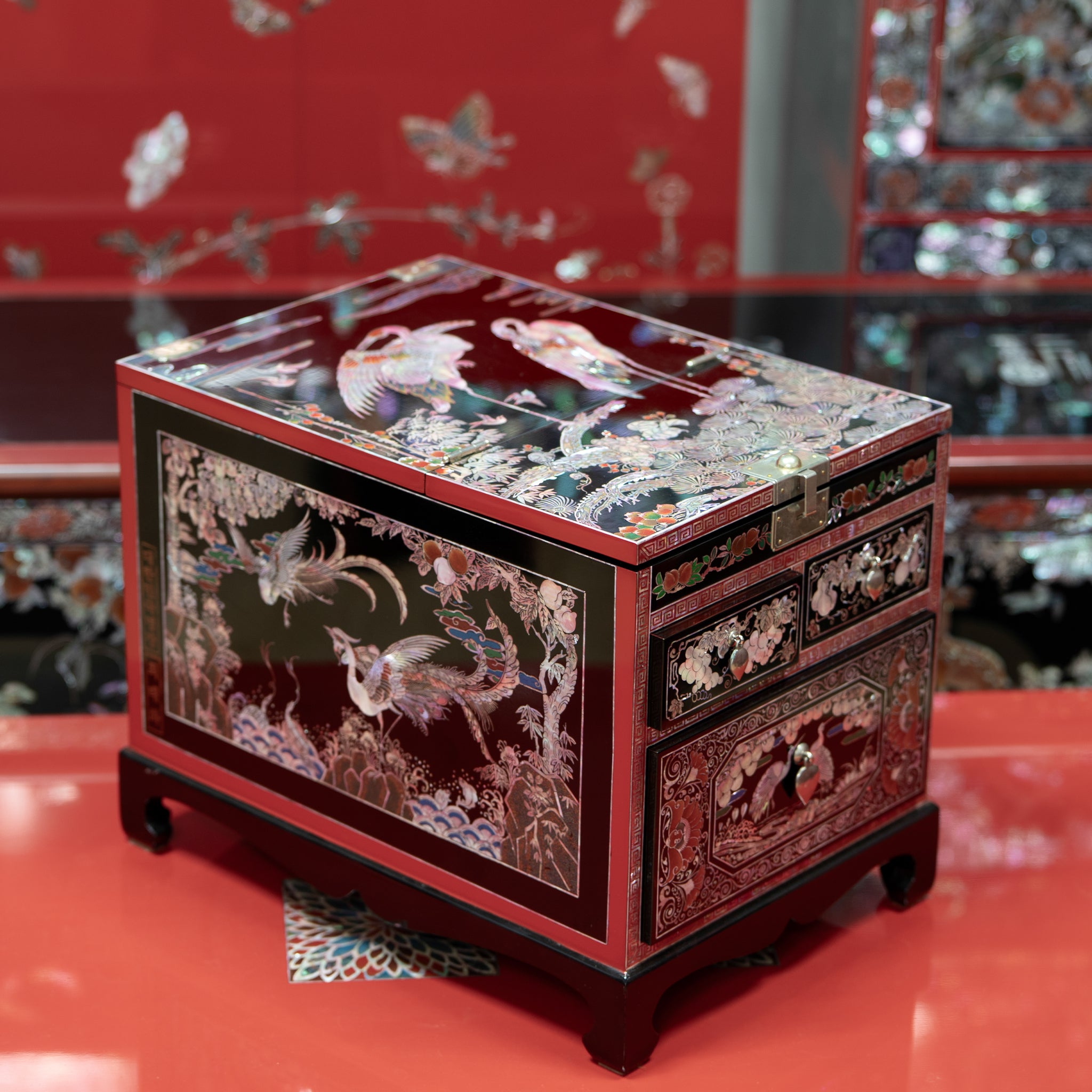 Mother-of-Pearl 'Gyeongdae' Vanity Chest