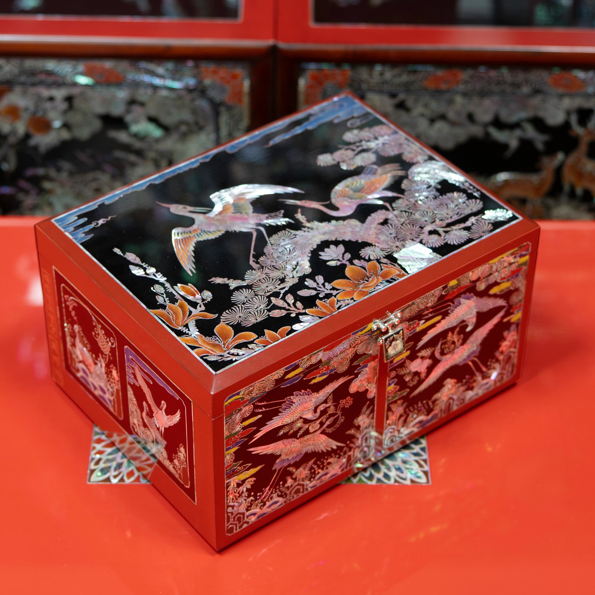 Mother-of-Pearl Inlaid Lacquer Box with Cranes and Pines
