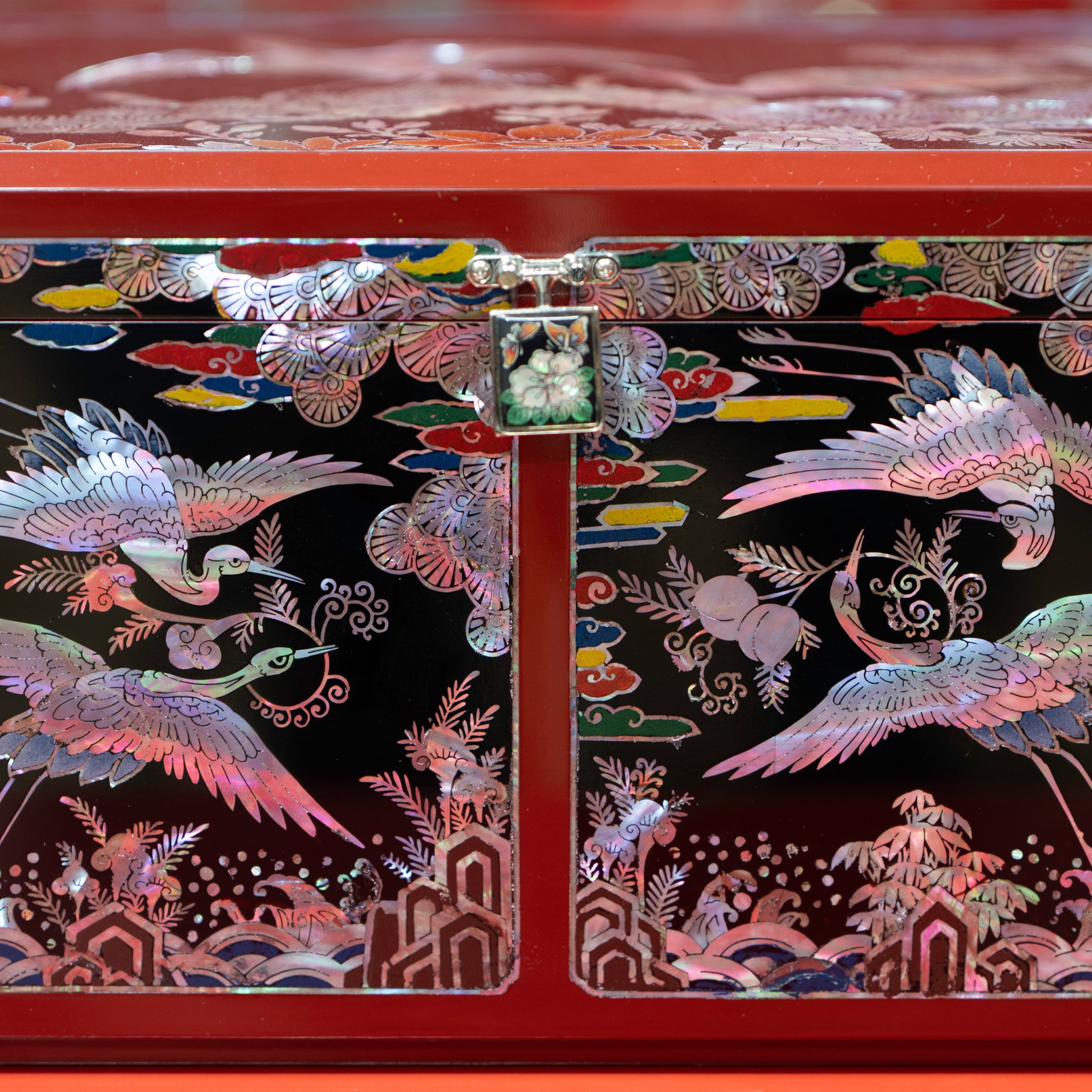 Mother-of-Pearl Inlaid Lacquer Box with Cranes and Pines