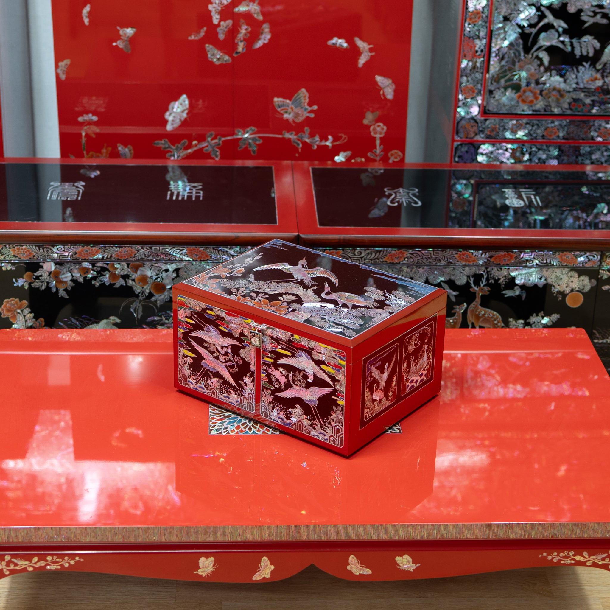 Mother-of-Pearl Inlaid Lacquer Box with Cranes and Pines