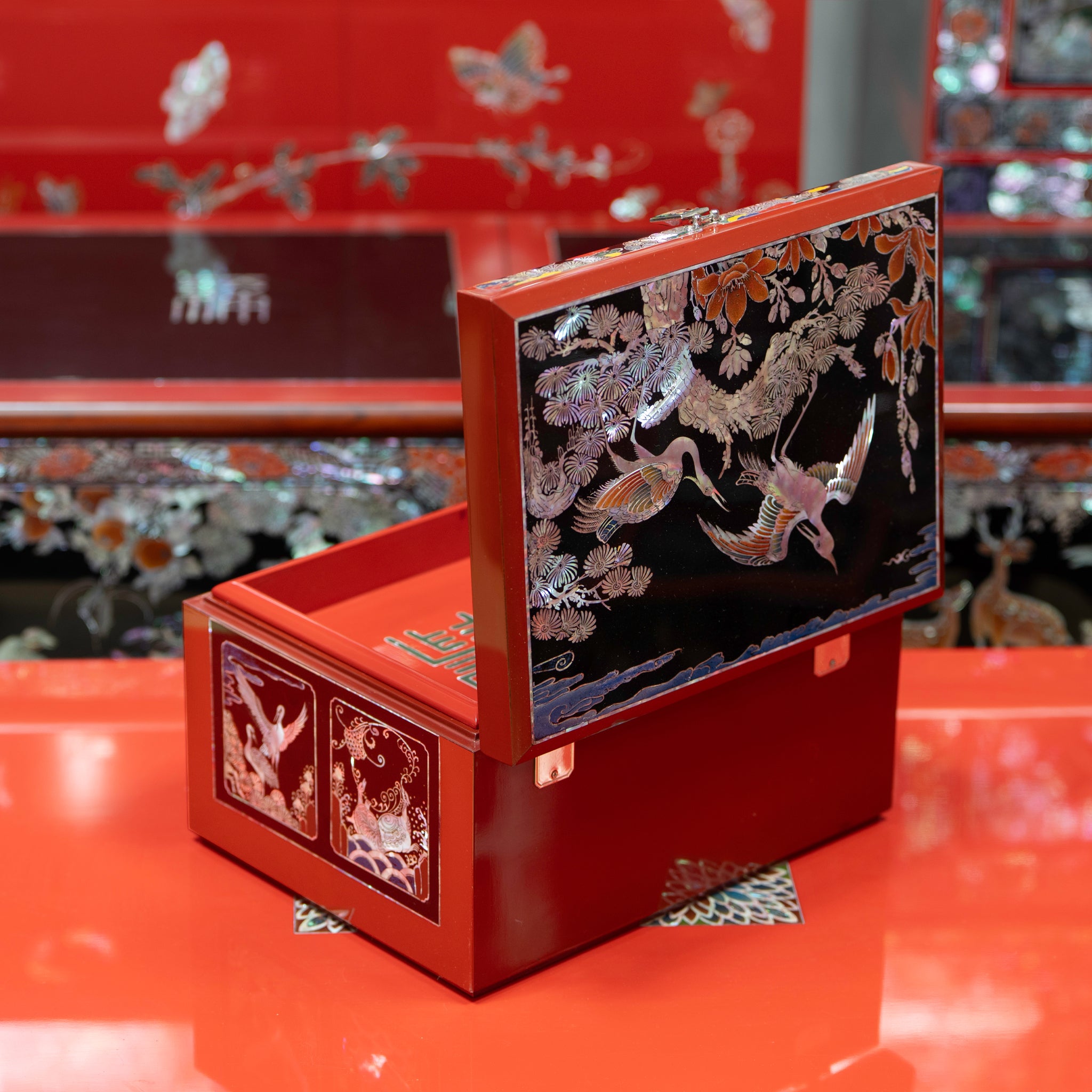 Mother-of-Pearl Inlaid Lacquer Box with Cranes and Pines