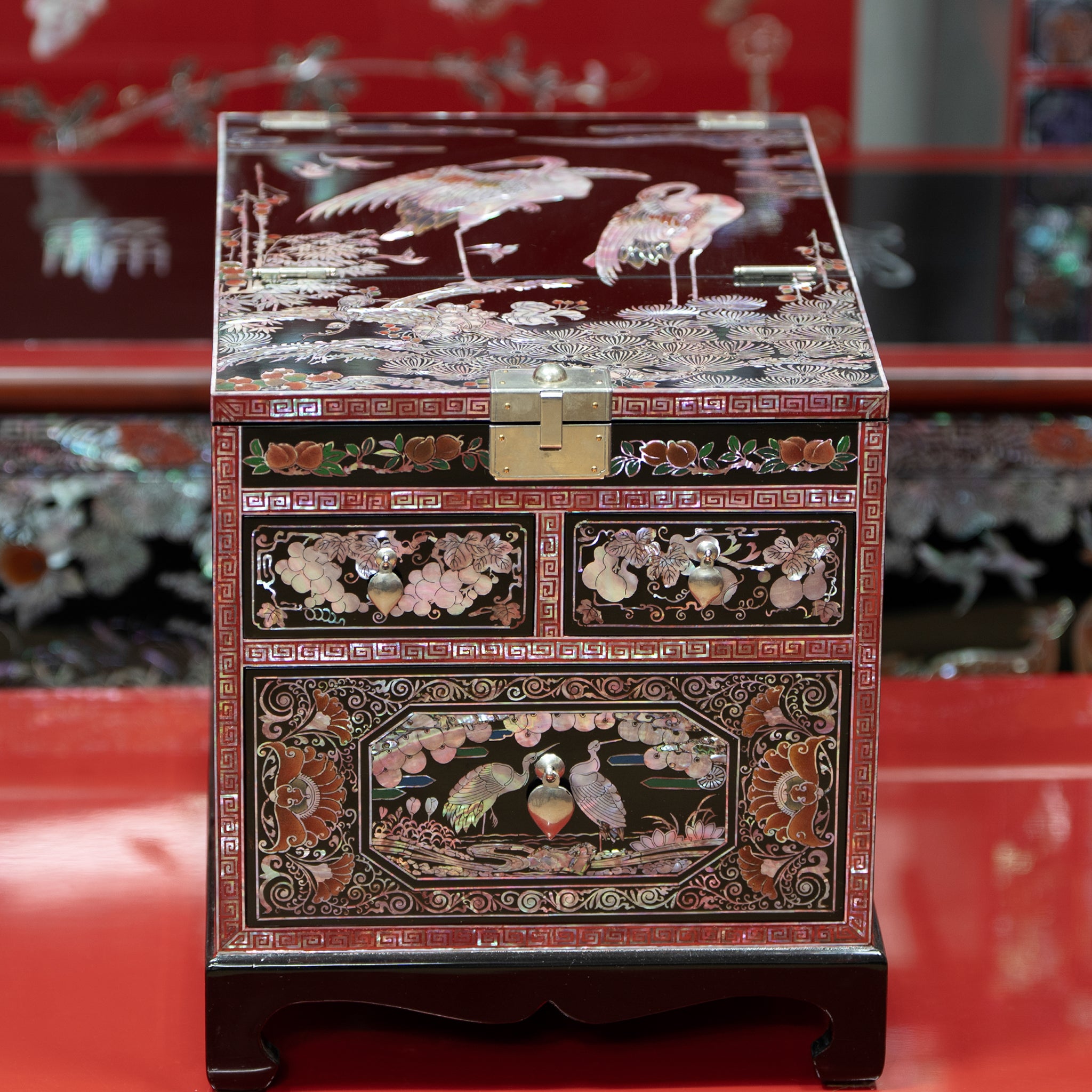 Mother-of-Pearl 'Gyeongdae' Vanity Chest