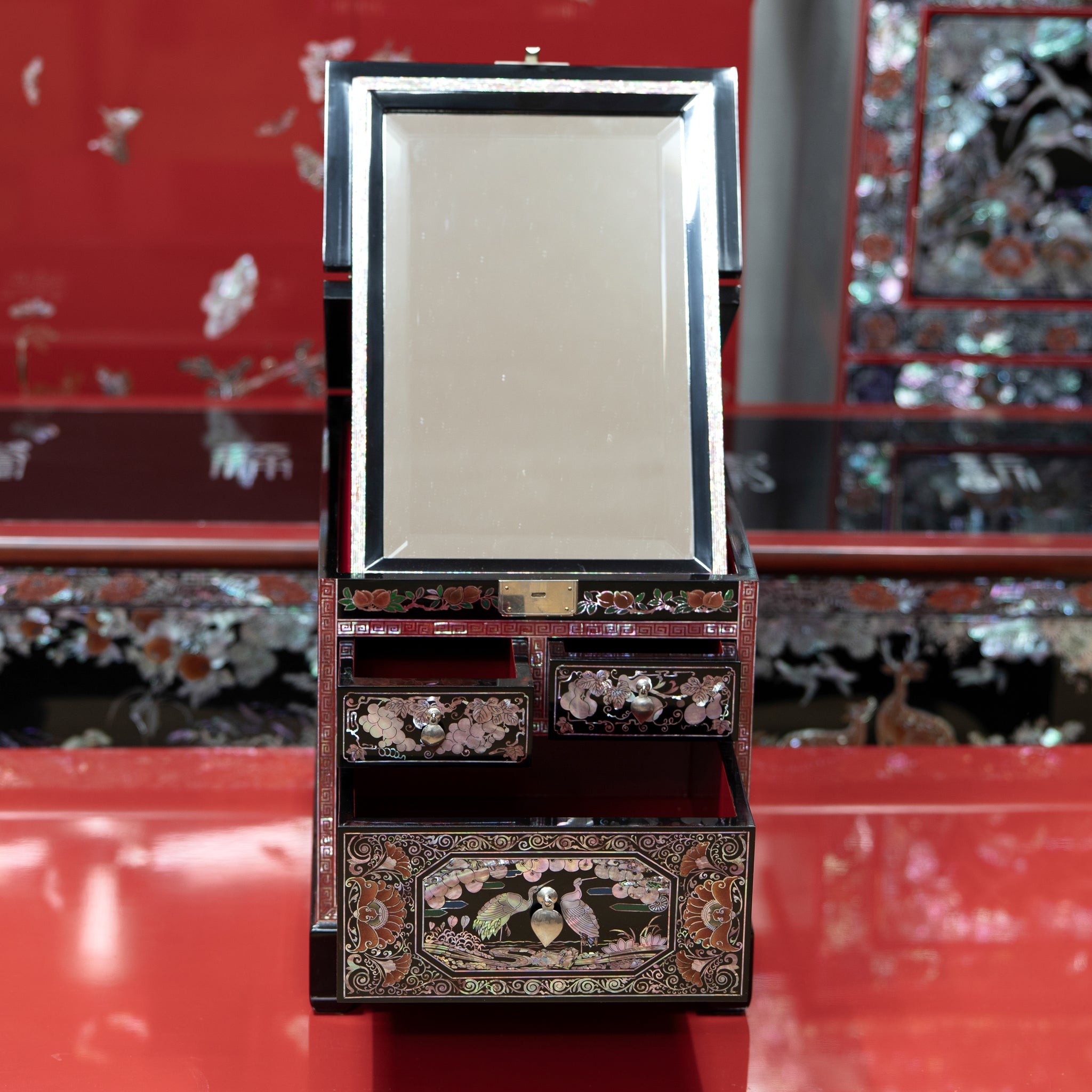 Mother-of-Pearl 'Gyeongdae' Vanity Chest