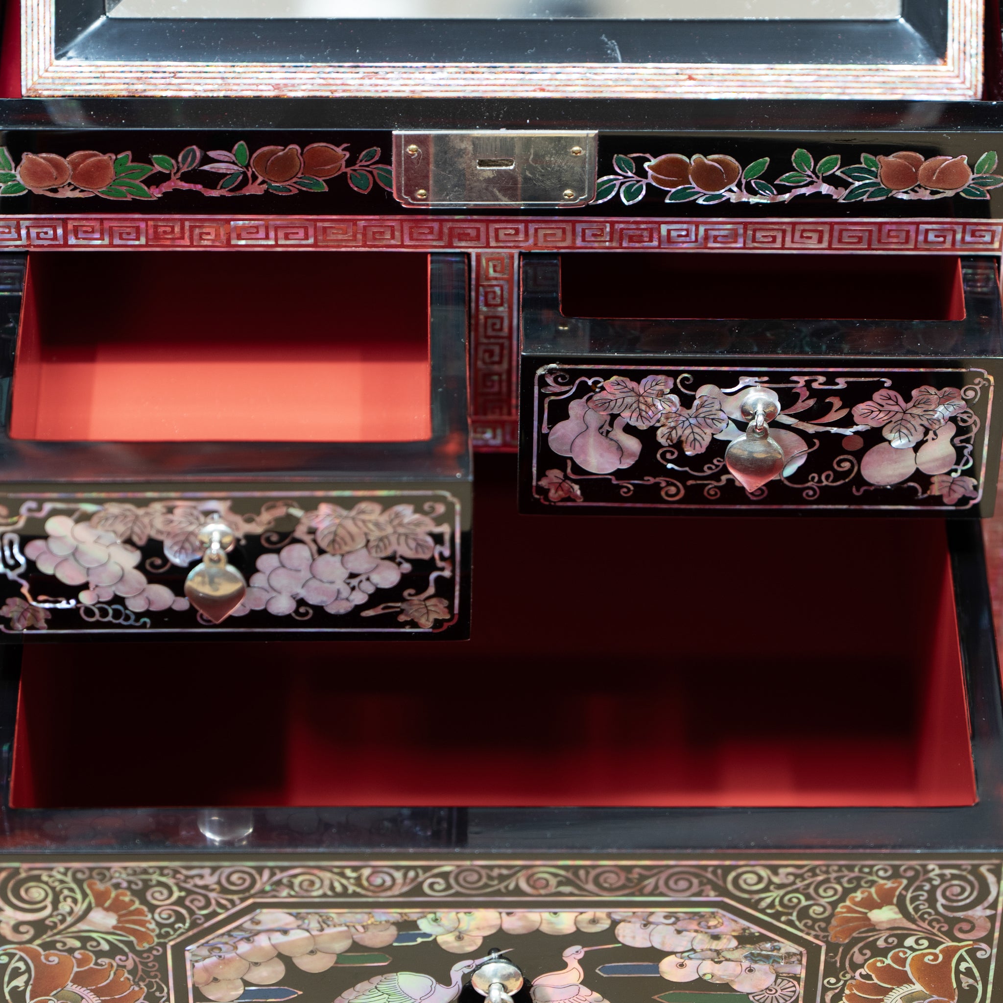 Mother-of-Pearl 'Gyeongdae' Vanity Chest